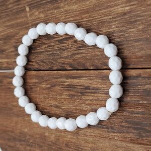 B1933 grandma's faceted bone white beaded bracelet stretch